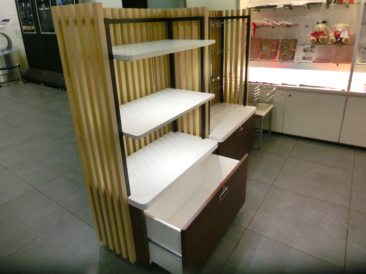 縦格子デザインの陳列什器2