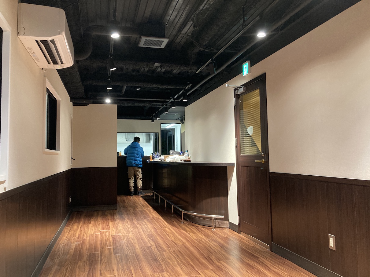 鉄製だけど木目のドア制作例3