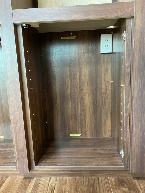 壁いっぱいの見せる収納棚家具制作例5