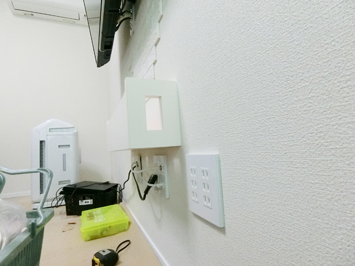 壁掛けの小さなAVラック家具制作例5