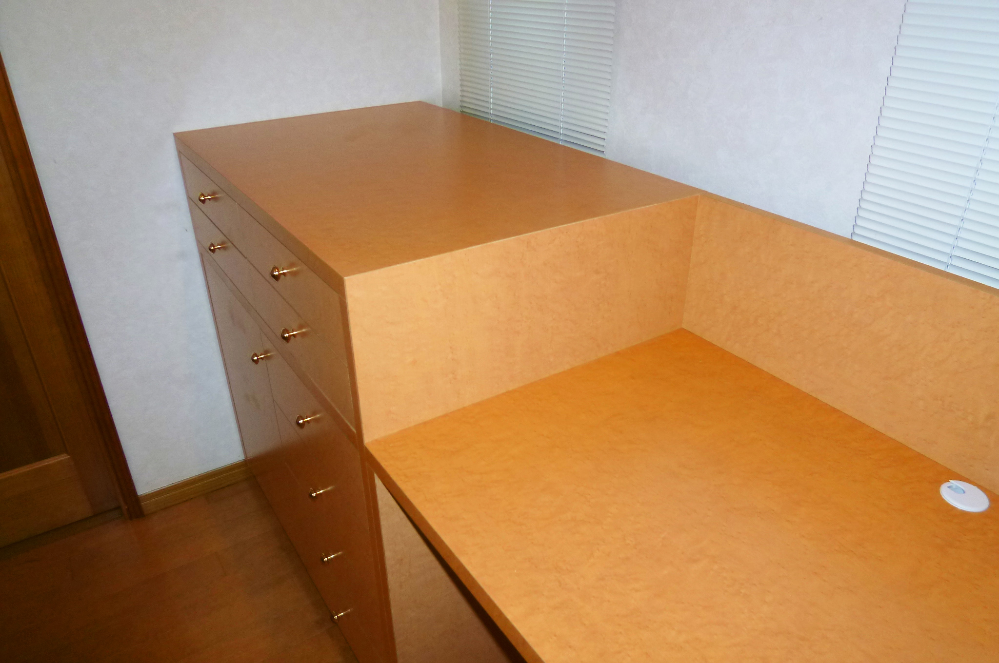 パソコンデスク兼収納家具制作例2