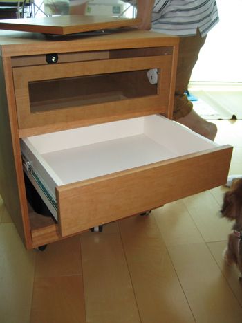 テレビ回転台と機器収納の可動家具制作例3